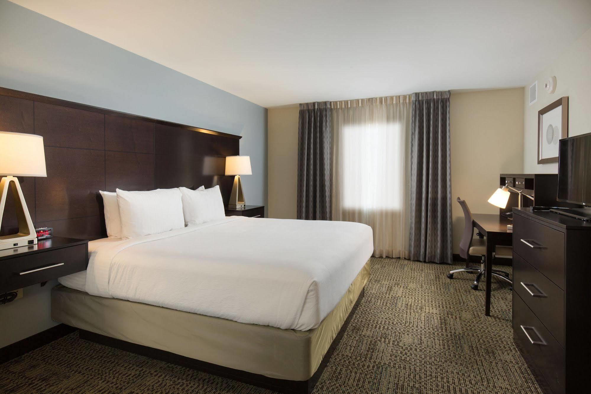 Staybridge Suites Corona South By Ihg Exterior foto